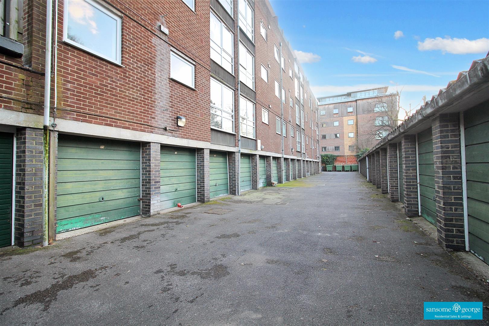 Bath Road, Southcote, Reading